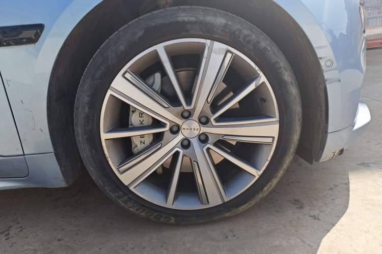 Used Zeekr 001 2021 Long-Range Dual-Motor WE Edition Right Front Wheel Hub