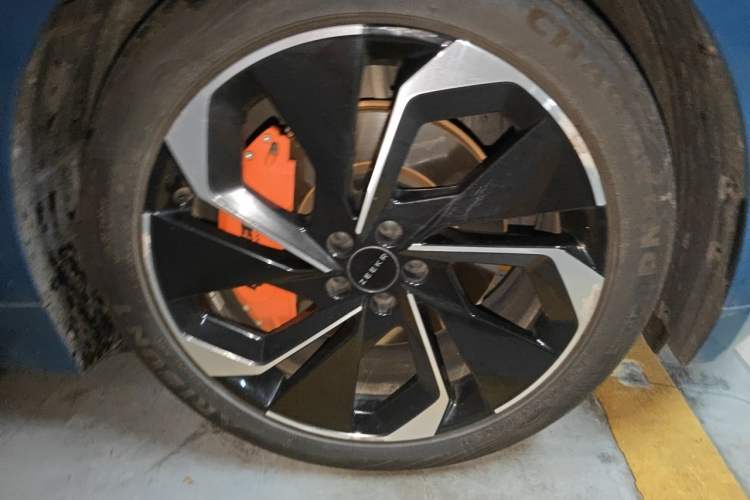 Used Zeekr 001 2021 Ultra-Long Range Single-Motor WE Edition Right Front Wheel Hub