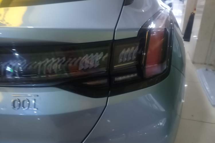 Used Zeekr 001 2021 Ultra-Long Range Single-Motor WE Edition Right Rear Taillight