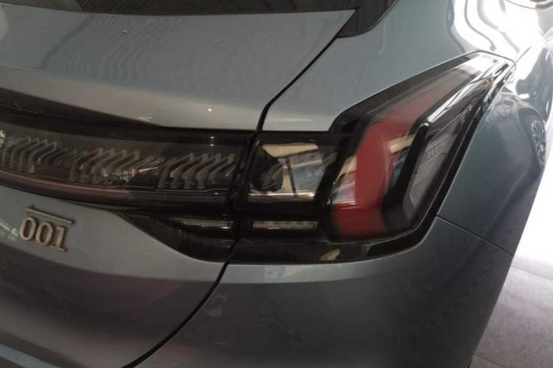 Used Zeekr 001 2021 Ultra-Long Range Dual-Motor YOU Version Right Rear Taillight