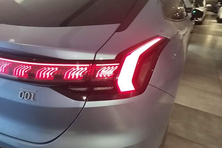Used Zeekr 001 2021 Ultra-Long Range Dual-Motor YOU Version Right Rear Taillight