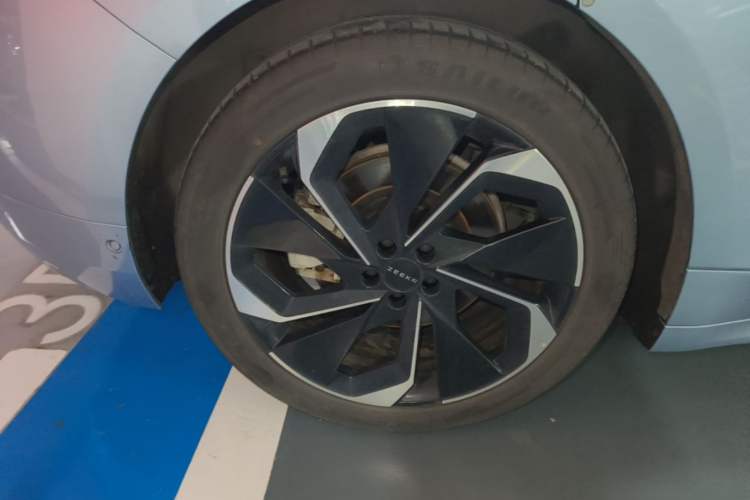 Used Zeekr 001 2021 Ultra-Long Range Single-Motor WE Edition Right Rear Wheel Hub