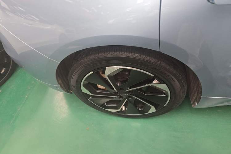 Used Zeekr 001 2021 Ultra-Long Range Single-Motor WE Edition Right Rear Wheel Hub