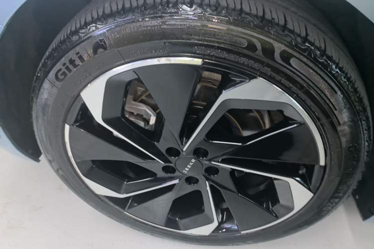 Used Zeekr 001 2021 Ultra-Long Range Single-Motor WE Edition Right Rear Wheel Hub