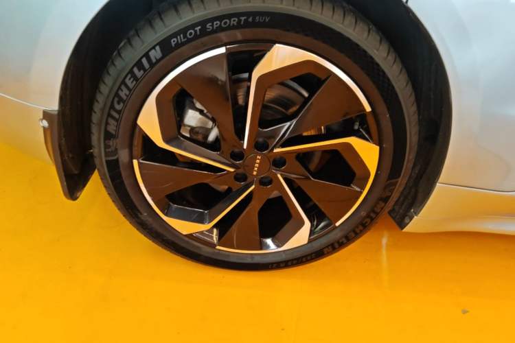Used Zeekr 001 2021 Long-Range Dual-Motor WE Edition Right Rear Wheel Hub