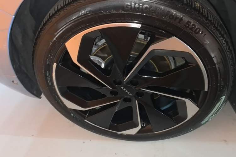 Used Zeekr 001 2021 Ultra-Long Range Single-Motor WE Edition Right Rear Wheel Hub