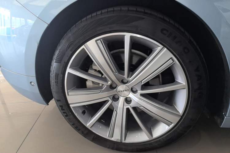 Used Zeekr 001 2021 Long-Range Dual-Motor WE Edition Right Rear Wheel Hub