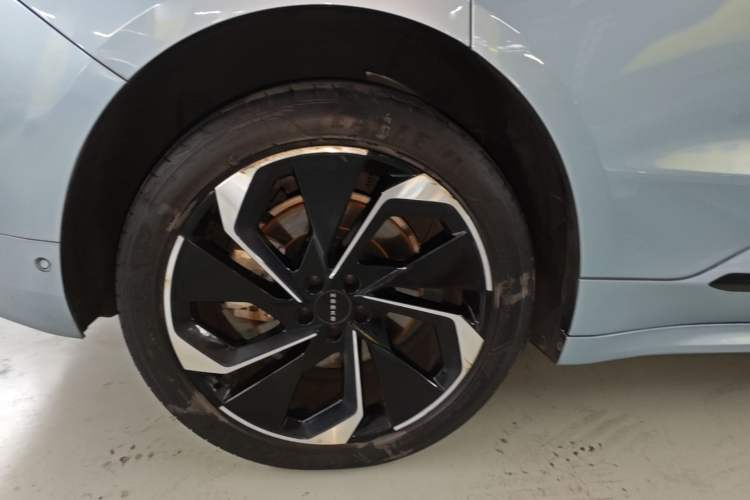 Used Zeekr 001 2021 Ultra-Long Range Single-Motor WE Edition Right Rear Wheel Hub