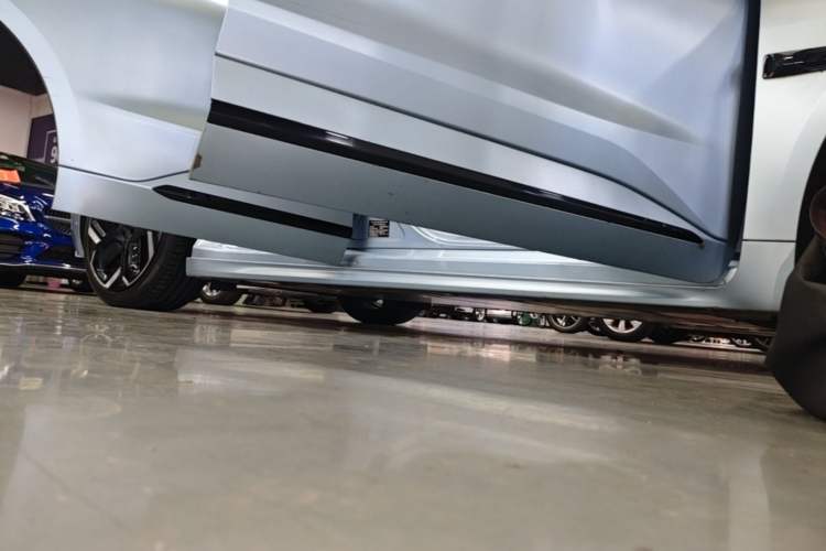 Used Zeekr 001 2021 Ultra-Long Range Dual-Motor YOU Version Right Side Sill