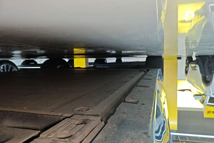 Used Zeekr 001 2021 Ultra-Long Range Dual-Motor YOU Version Right Side Sill