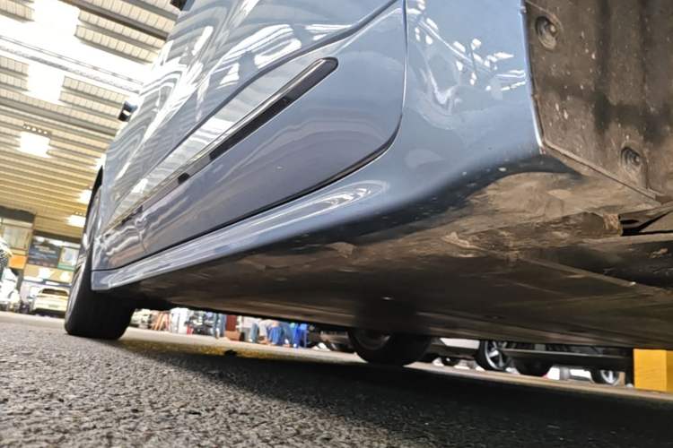 Used Zeekr 001 2021 Long-Range Dual-Motor WE Edition Right Side Sill