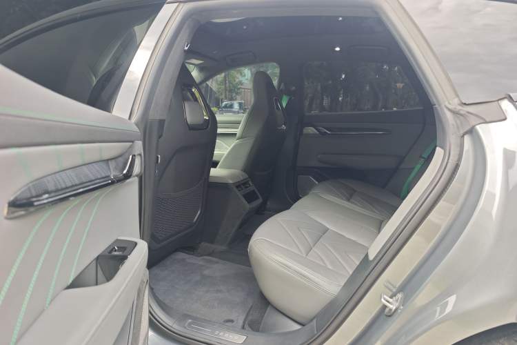 Used Zeekr 001 2021 Ultra-Long Range Dual-Motor YOU Version Interior 3