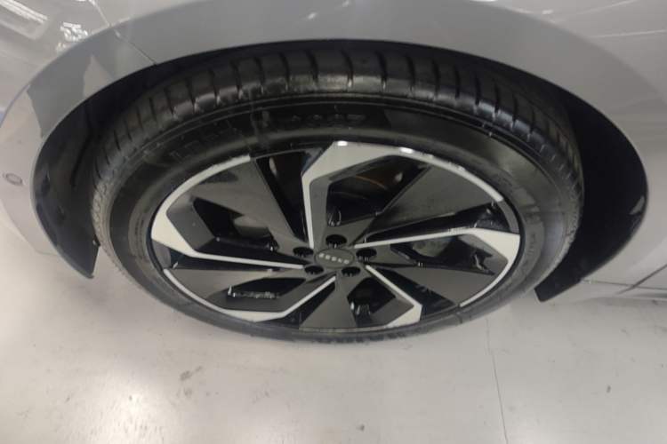 Used Zeekr 001 2021 Ultra-Long Range Single-Motor WE Edition Left Front Wheel Hub