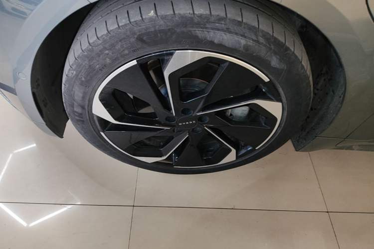Used Zeekr 001 2021 Ultra-Long Range Single-Motor WE Edition Left Front Wheel Hub