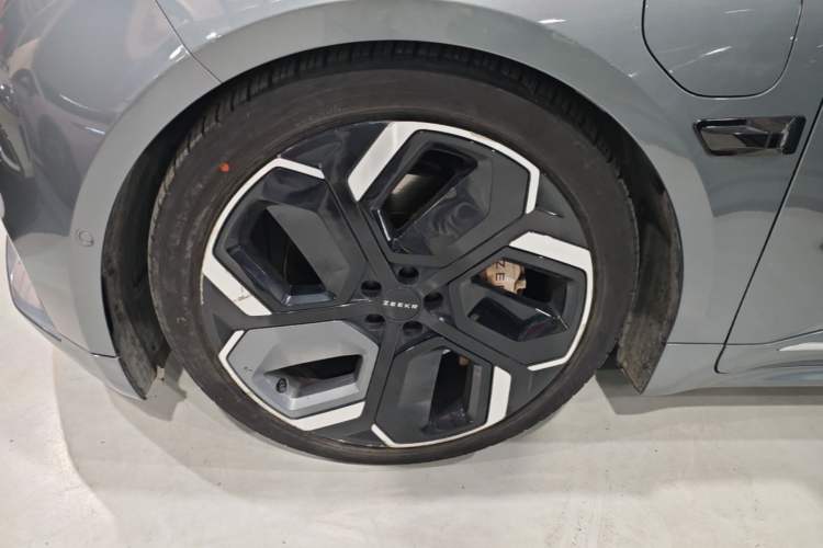 Used Zeekr 001 2021 Ultra-Long Range Dual-Motor YOU Version Left Front Wheel Hub