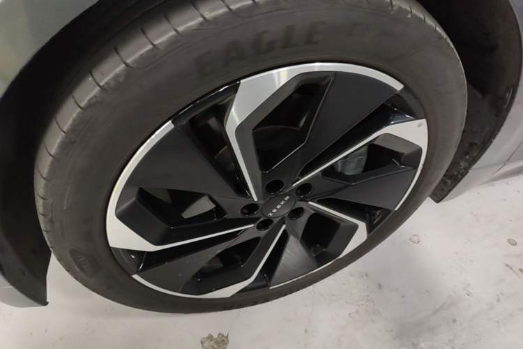 Used Zeekr 001 2021 Ultra-Long Range Single-Motor WE Edition Left Front Wheel Hub