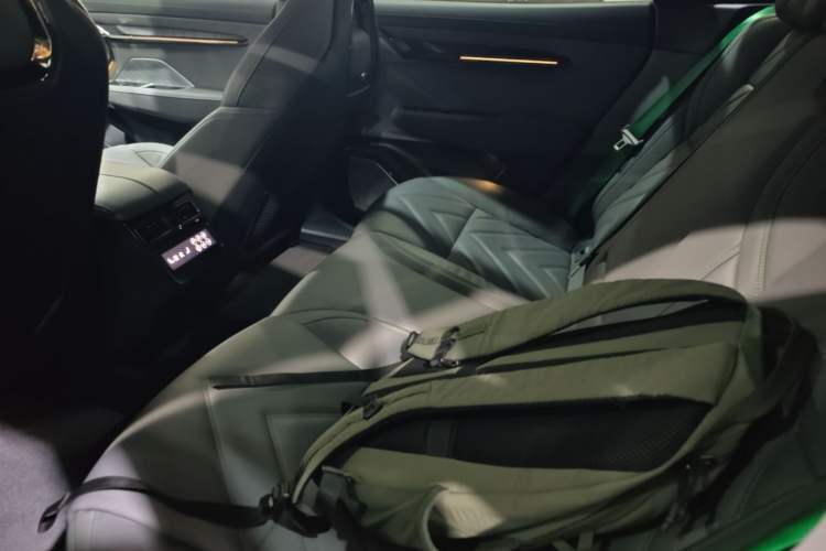 Used Zeekr 001 2021 Ultra-Long Range Dual-Motor YOU Version Left Rear Seat