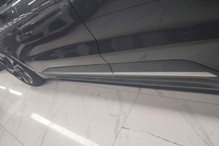 Used Zeekr 001 2021 Ultra-Long Range Dual-Motor YOU Version Left Side Sill