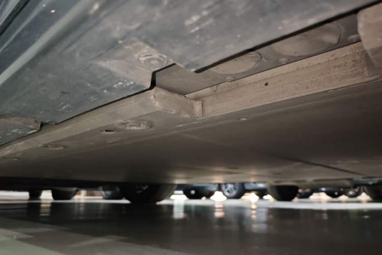 Used Zeekr 001 2021 Ultra-Long Range Dual-Motor YOU Version Left Side Sill