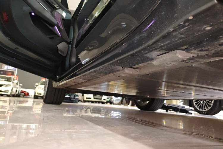 Used Zeekr 001 2021 Ultra-Long Range Dual-Motor YOU Version Left Side Sill