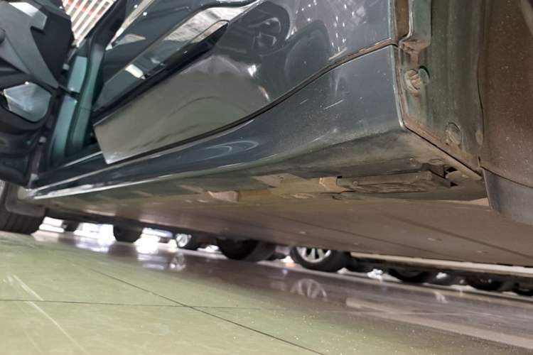 Used Zeekr 001 2021 Ultra-Long Range Dual-Motor YOU Version Left Side Sill