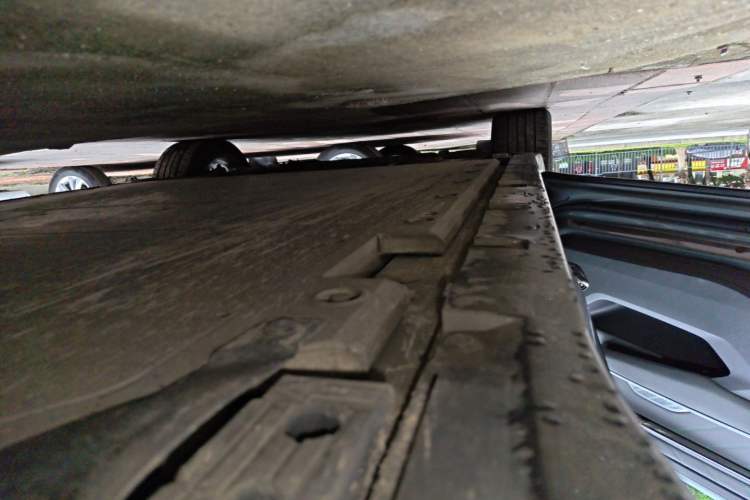 Used Zeekr 001 2021 Ultra-Long Range Dual-Motor YOU Version Left Side Sill