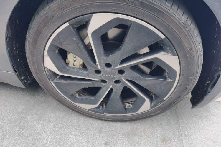 Used Zeekr 001 2021 Long-Range Dual-Motor WE Edition Right Front Wheel Hub