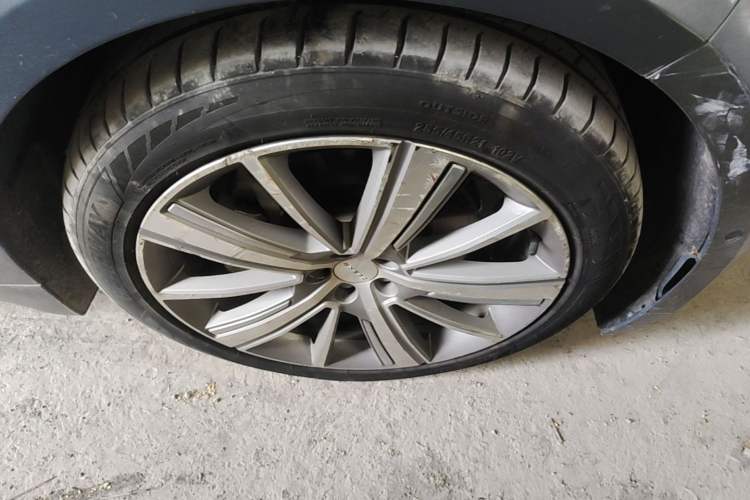Used Zeekr 001 2021 Ultra-Long Range Single-Motor WE Edition Right Front Wheel Hub