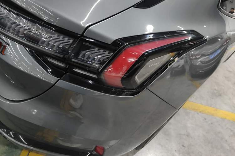 Used Zeekr 001 2021 Ultra-Long Range Dual-Motor YOU Version Right Rear Taillight