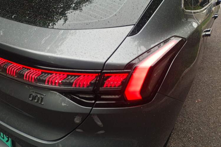 Used Zeekr 001 2021 Ultra-Long Range Single-Motor WE Edition Right Rear Taillight