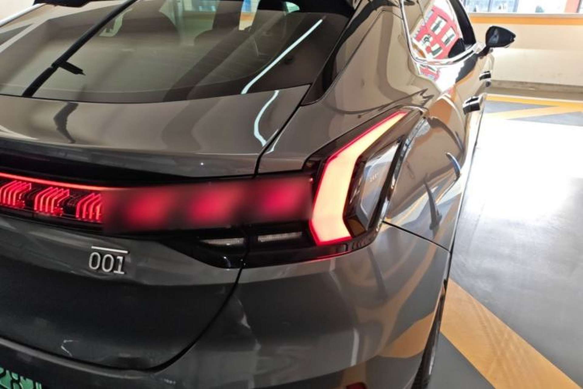 Used Zeekr 001 2021 Ultra-Long Range Single-Motor WE Edition Right Rear Taillight