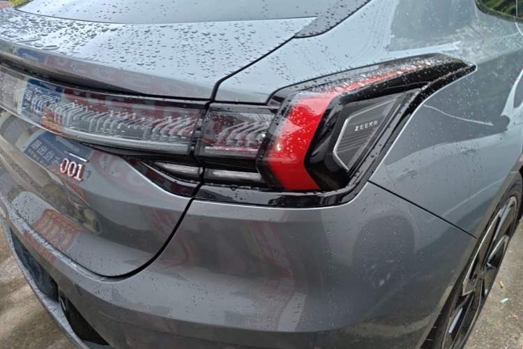 Used Zeekr 001 2021 Ultra-Long Range Dual-Motor YOU Version Right Rear Taillight
