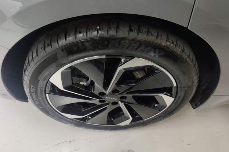 Used Zeekr 001 2021 Ultra-Long Range Single-Motor WE Edition Right Rear Wheel Hub