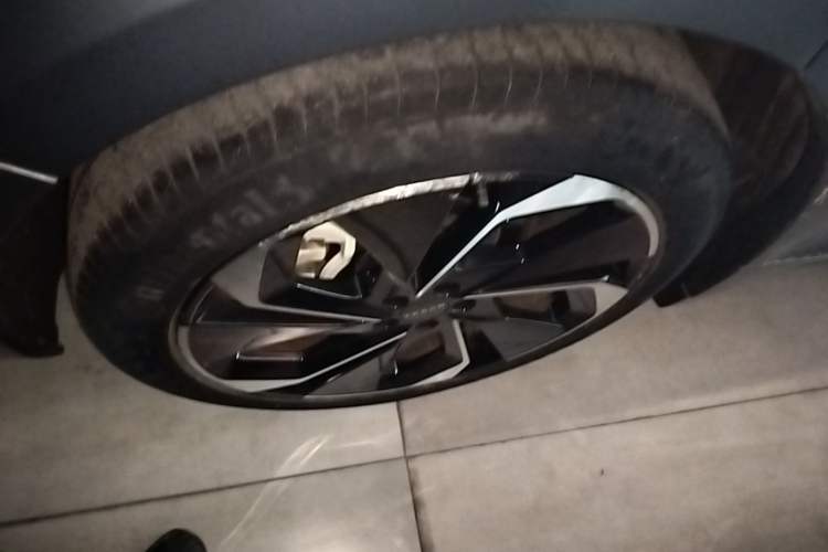 Used Zeekr 001 2021 Long-Range Dual-Motor WE Edition Right Rear Wheel Hub
