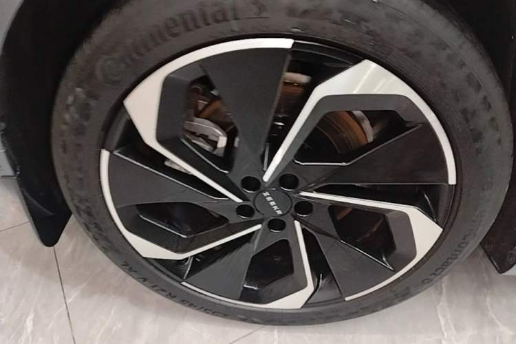 Used Zeekr 001 2021 Long-Range Dual-Motor WE Edition Right Rear Wheel Hub