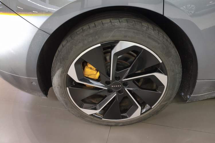 Used Zeekr 001 2021 Ultra-Long Range Single-Motor WE Edition Right Rear Wheel Hub