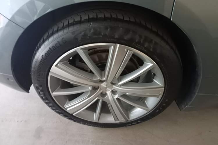 Used Zeekr 001 2021 Long-Range Dual-Motor WE Edition Right Rear Wheel Hub