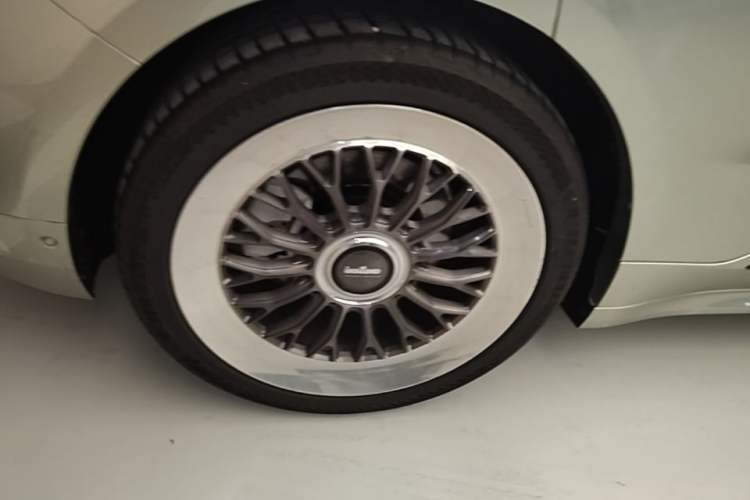Used Zeekr 001 2021 Ultra-Long Range Dual-Motor YOU Version Right Rear Wheel Hub