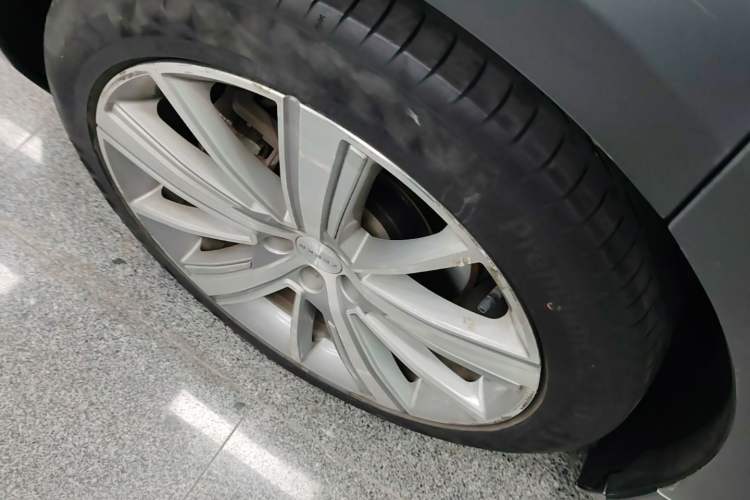 Used Zeekr 001 2021 Long-Range Dual-Motor WE Edition Right Rear Wheel Hub