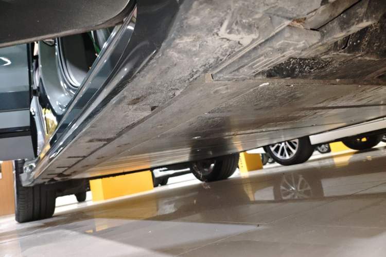 Used Zeekr 001 2021 Ultra-Long Range Dual-Motor YOU Version Right Side Sill