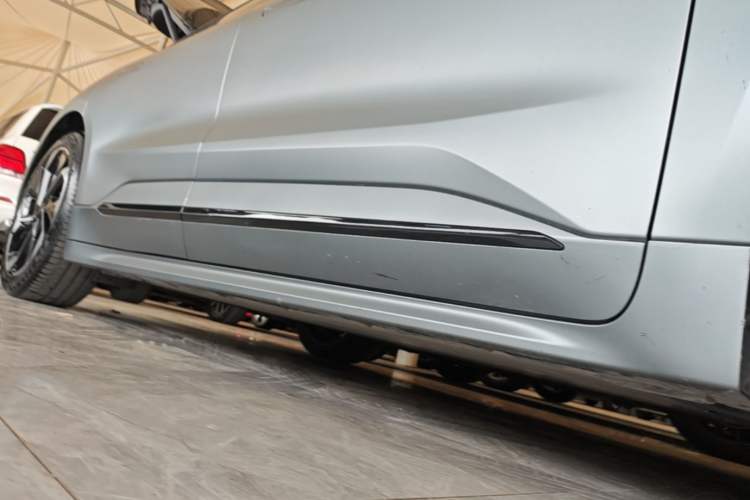 Used Zeekr 001 2021 Ultra-Long Range Dual-Motor YOU Version Right Side Sill