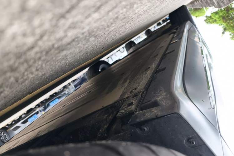 Used Zeekr 001 2021 Ultra-Long Range Dual-Motor YOU Version Right Side Sill