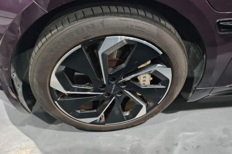 Used Zeekr 001 2021 Ultra-Long Range Dual-Motor YOU Version Left Front Wheel Hub