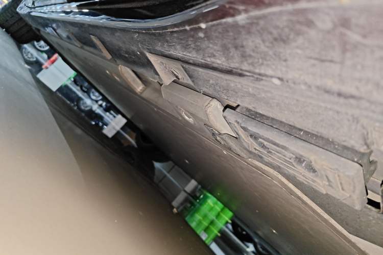Used Zeekr 001 2021 Ultra-Long Range Dual-Motor YOU Version Left Side Sill