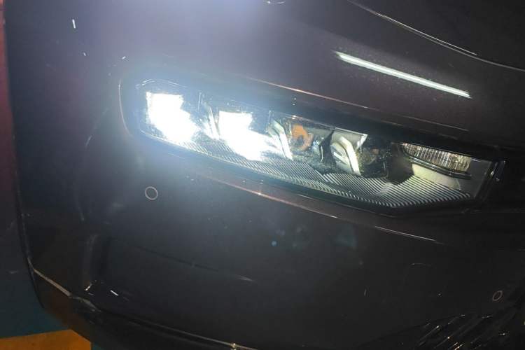 Used Zeekr 001 2021 Ultra-Long Range Dual-Motor YOU Version Right Front Headlight