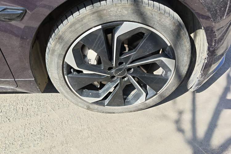 Used Zeekr 001 2021 Ultra-Long Range Single-Motor WE Edition Right Front Wheel Hub