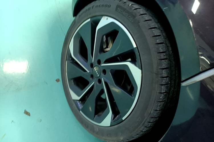 Used Zeekr 001 2021 Ultra-Long Range Single-Motor WE Edition Right Rear Wheel Hub