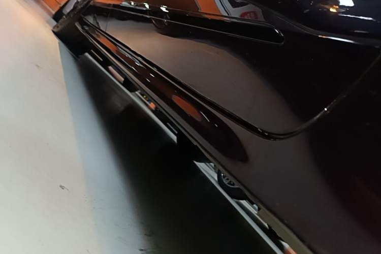 Used Zeekr 001 2021 Ultra-Long Range Dual-Motor YOU Version Right Side Sill