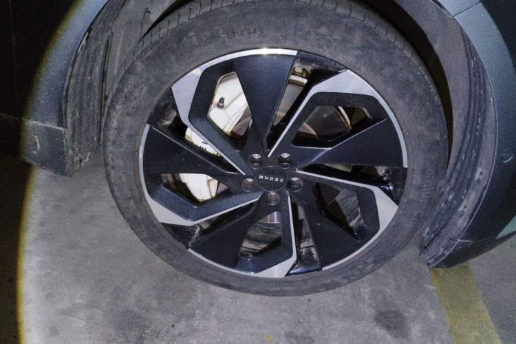 Used Zeekr 001 2021 Ultra-Long Range Dual-Motor YOU Version Right Front Wheel Hub