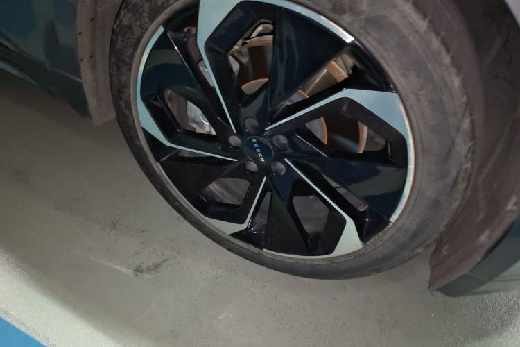 Used Zeekr 001 2021 Ultra-Long Range Single-Motor WE Edition Right Front Wheel Hub